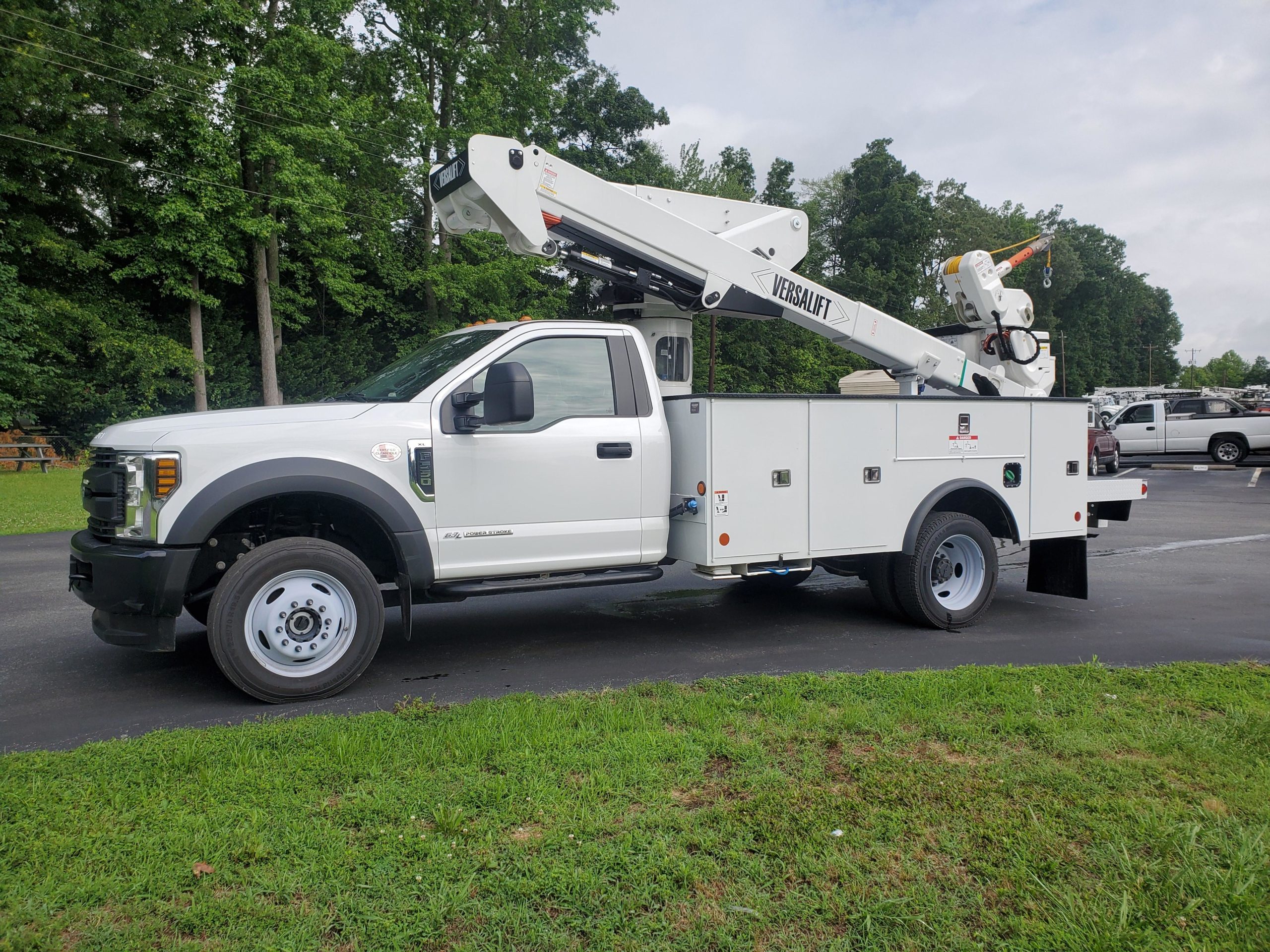 Versalift VST40I Insulated Bucket Truck ABM Equipment, LLC