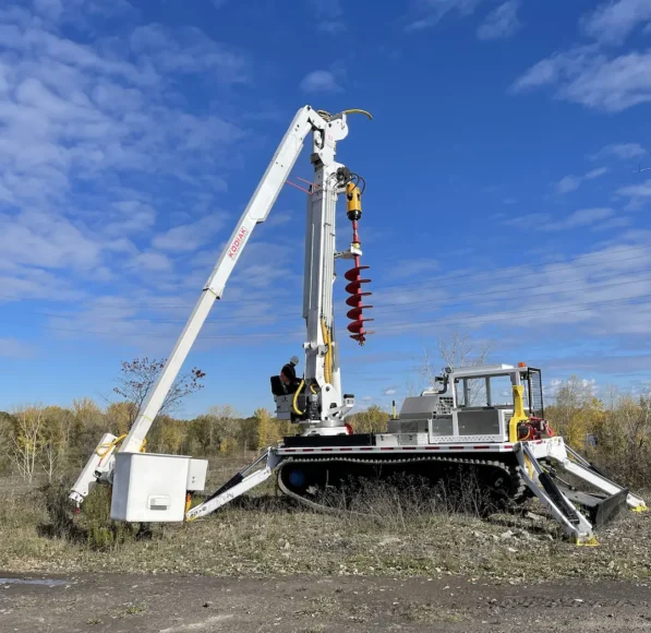 UTV International Tracked Digger Derricks