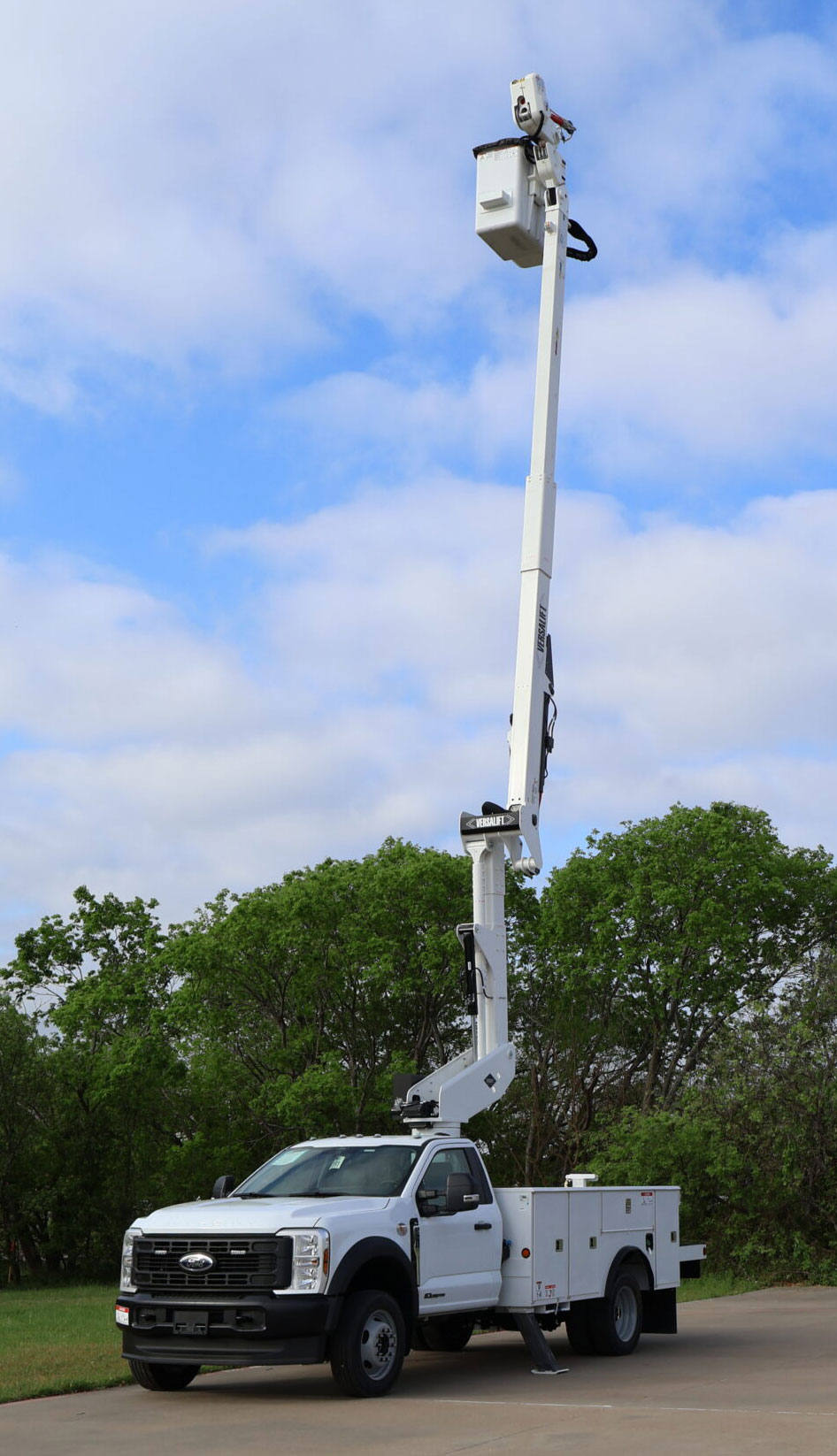 tall-bucket-truck